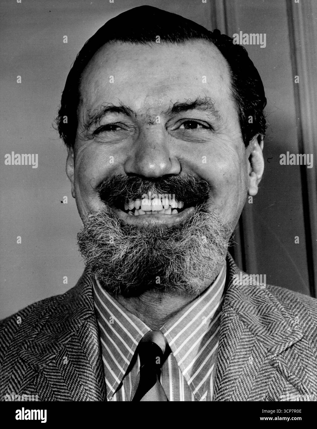 Stuart CloeteAuthor Born: Parigi, Francia, 23 luglio 1897.educato: Paris Schools and Lancing College, Sussex, EnglandMember Coldstream Guards, 1914-25, ferito in azione, 1916,1918Ranching in Sud Africa, 1925-35 Stati Uniti visitati, 1937autore: "Turning Wheels", 1937, "Congo Song", 1943, ecc.. 13 gennaio 1947. (Foto di Wide World Photos). Foto Stock