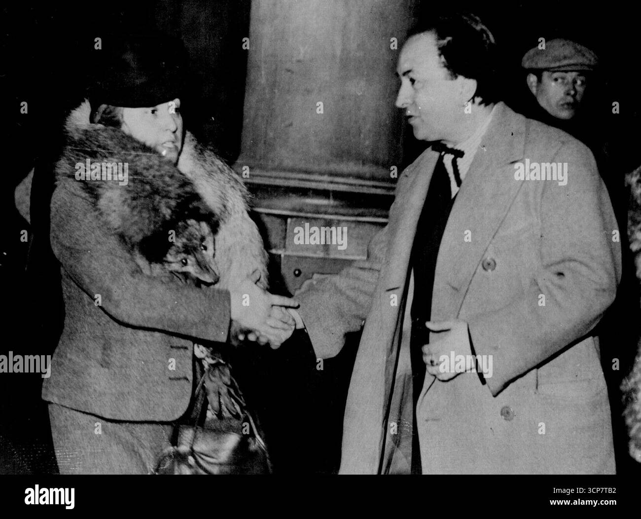 La moglie del presidente catalano a Parigi. Companys e un amico sono arrivati a Parigi ieri. Companys, moglie della Catalogna, è arrivata a Parigi ieri. L'ha negato dalla Spagna. 23 febbraio 1938. (Foto di Keystone). Foto Stock