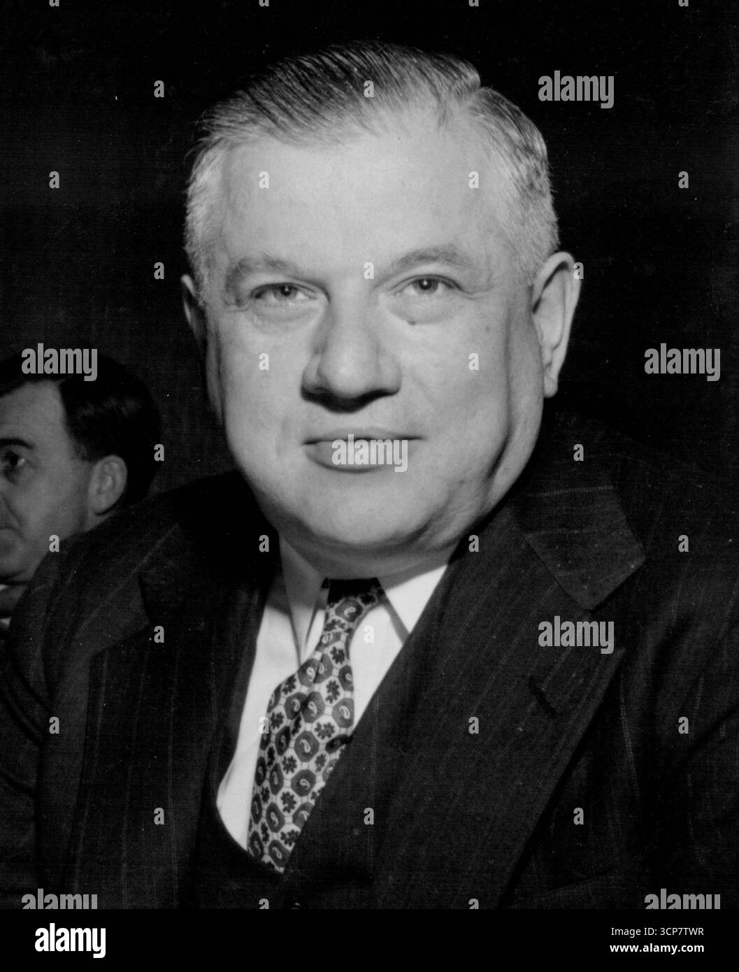 Alti funzionari delle Nazioni Unite: Andrew Cordier, assistente esecutivo del Segretario generale delle Nazioni Unite. Andrew Cordier è stato assistente speciale del segretario generale delle Nazioni Unite fino alla sua nomina a esecutivo nel 1946. È nato a Canton, Ohio, il 3 marzo 1901 e ha conseguito lauree in A.B. e M.A. presso il Manchester College, Indian, e il suo PHD. Dall'università di Chicago. Era un esperto di sicurezza internazionale con il Dipartimento Di stato, e esperto tecnico dello staff della delegazione degli Stati Uniti alla conferenza di San Francisco. 2 giugno 1949. (Foto b Foto Stock