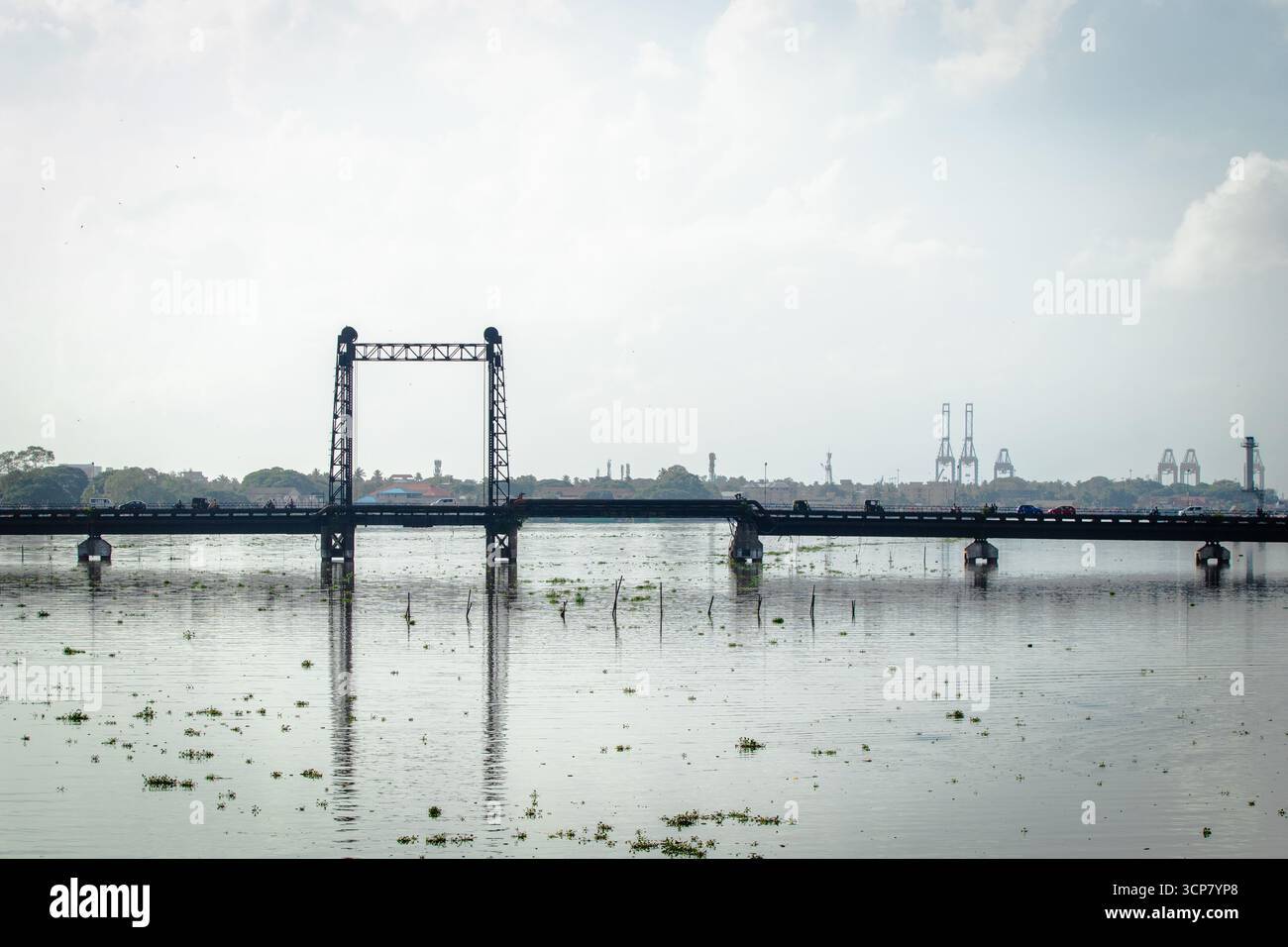 Kochi, Kerala India - 3 giugno 2025 porto di cochin ponte di mattancherry Foto Stock