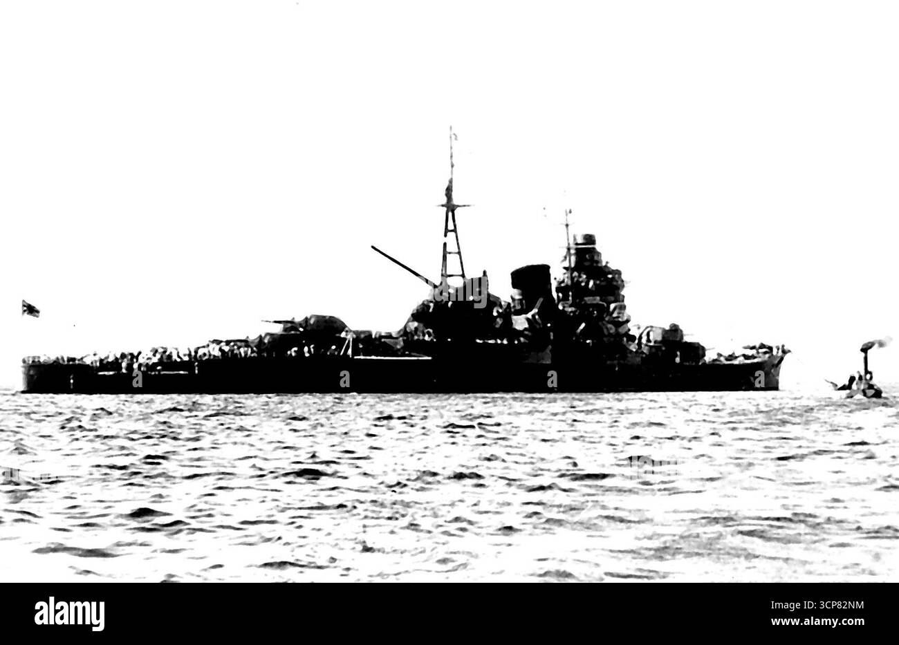 Ashigara se n'e' andata -- l'Ashigara, presa poco prima di partire da qui. La nave da guerra di sua Maesta' Ashigara, che sta partecipando all'incoronazione di H.M. il re Giorgio vi, e' partita qui per l'Inghilterra questa mattina. 2 aprile 1947. (Foto di Domei News foto). Foto Stock