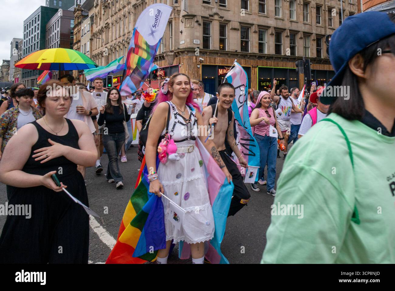 Glasgow's Pride 19 luglio 2025 marzo per le strade di Glasgow, Scozia, Regno Unito. Sostenere le persone LGBTQ e LGBTQ+. Foto Stock