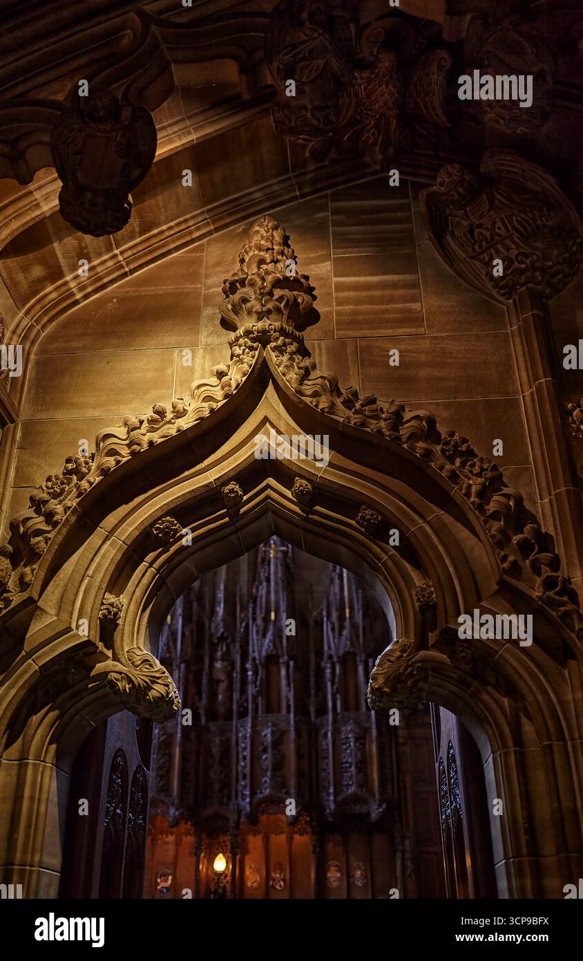 Edimburgo, Scozia - 19 giugno 2010: L'ingresso decorato alla Cappella del Cardo dell'ordine del Cardo nella Cattedrale di St Giles. Edimburgo. Scotla Foto Stock