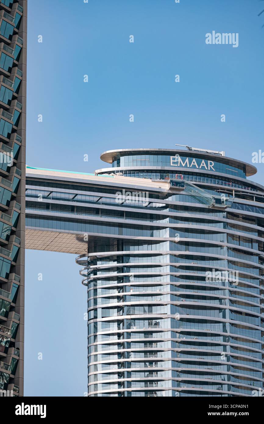 L'indirizzo Sky View Hotel con il logo Emaar Developer. Dubai, Emirati Arabi Uniti - 1 novembre 2023 Foto Stock