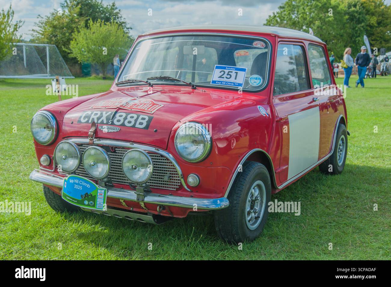 1964 Austin Mini Cooper 'S' da 1275 cc. Kop Hill Climb, Princes Risborough, Buckinghamshire, Inghilterra. Foto Stock
