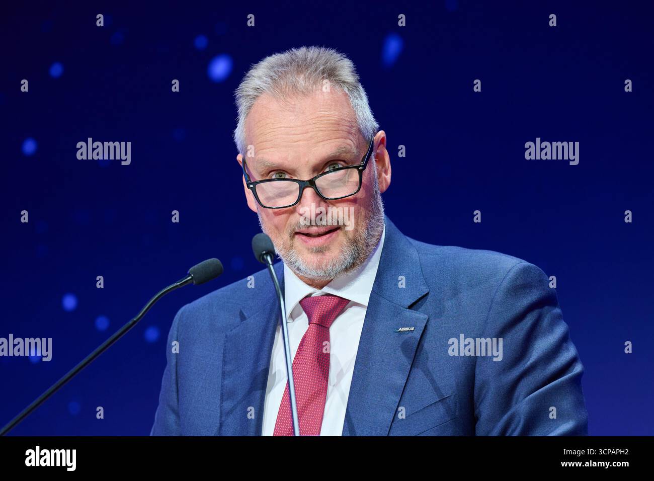 Berlino, Germania. 25 settembre 2025. Michael Schöllhorn, Managing Director di Airbus Defense and Space e BDLI President Federal Association of the German Aerospace Industry, parla al congresso spaziale 'NewSpace. Verso un futuro industriale" al Centro Congressi di Berlino (BCC). Credito: Annette Riedl/dpa/Alamy Live News Foto Stock