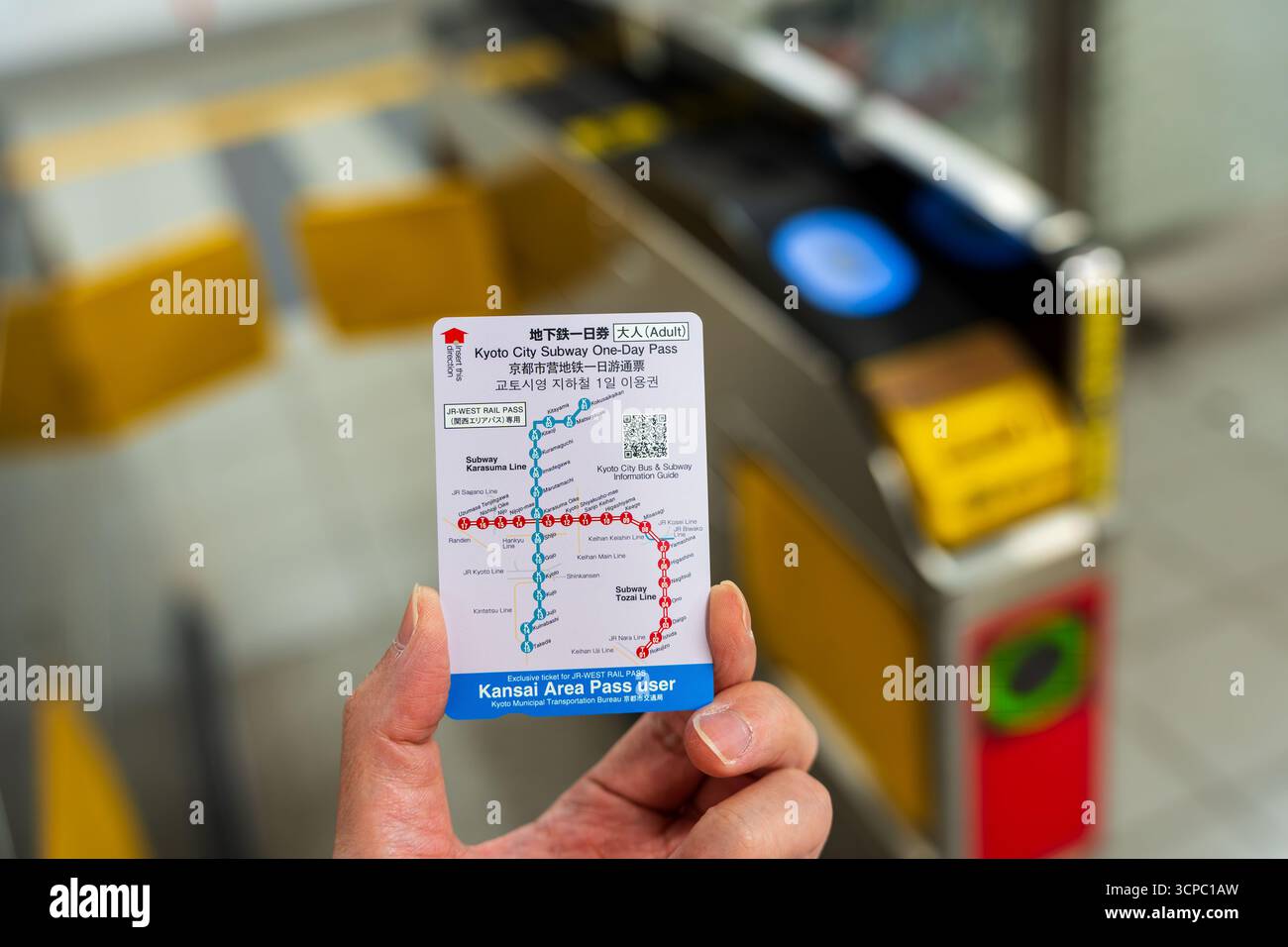 Kyoto, Giappone. Pass giornaliero per la metropolitana di Kyoto, esclusivo per gli utenti del PASS FERROVIARIO JR-OVEST Kansai area Pass. Foto Stock