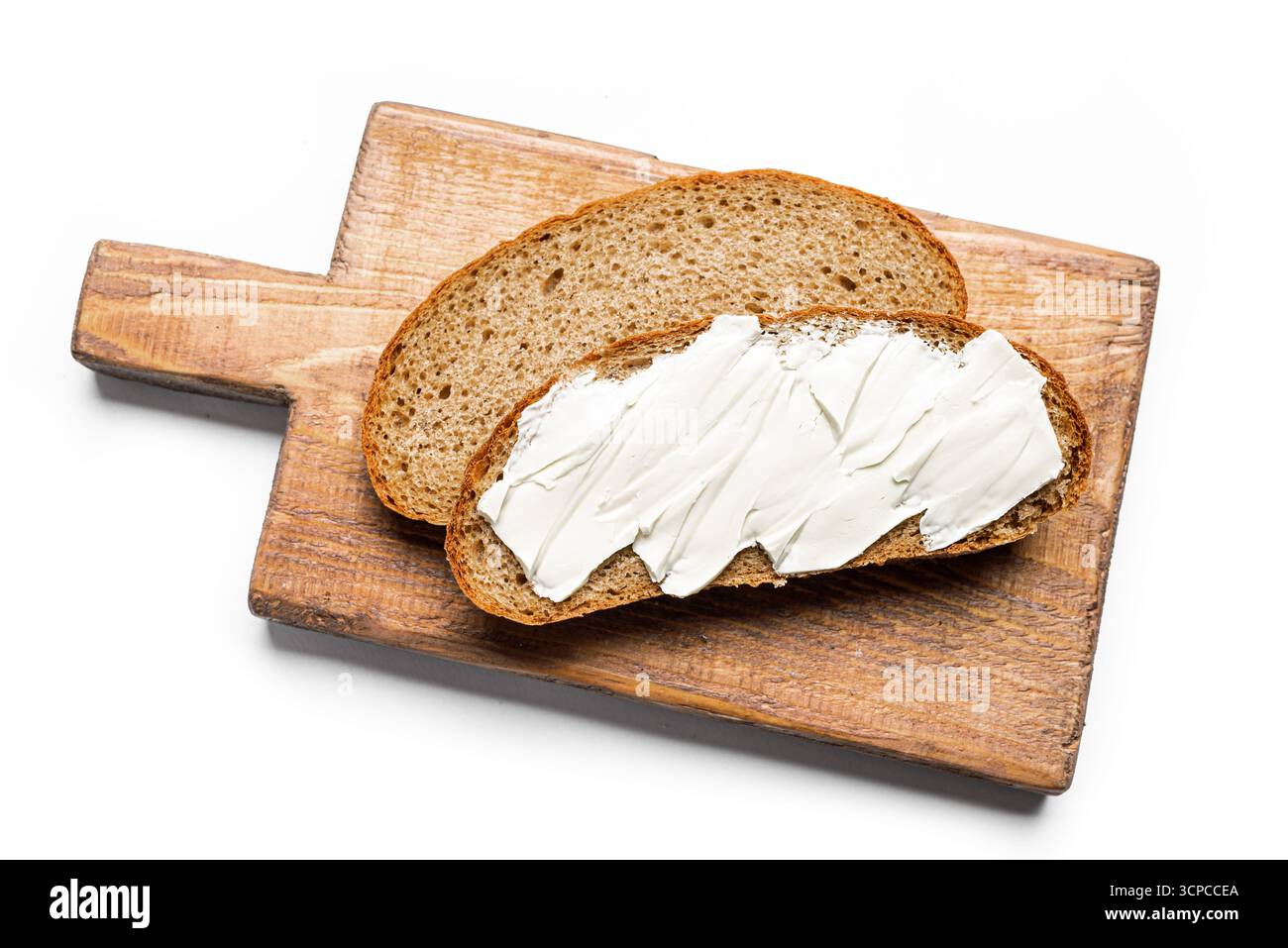 Pane con burro su tavola di legno isolato su sfondo bianco, vista dall'alto, elemento di design. Foto Stock