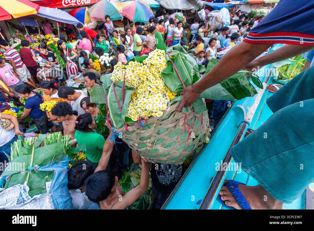 Un vivace mercato dei fiori nel centro di Cebu, Filippine Foto Stock