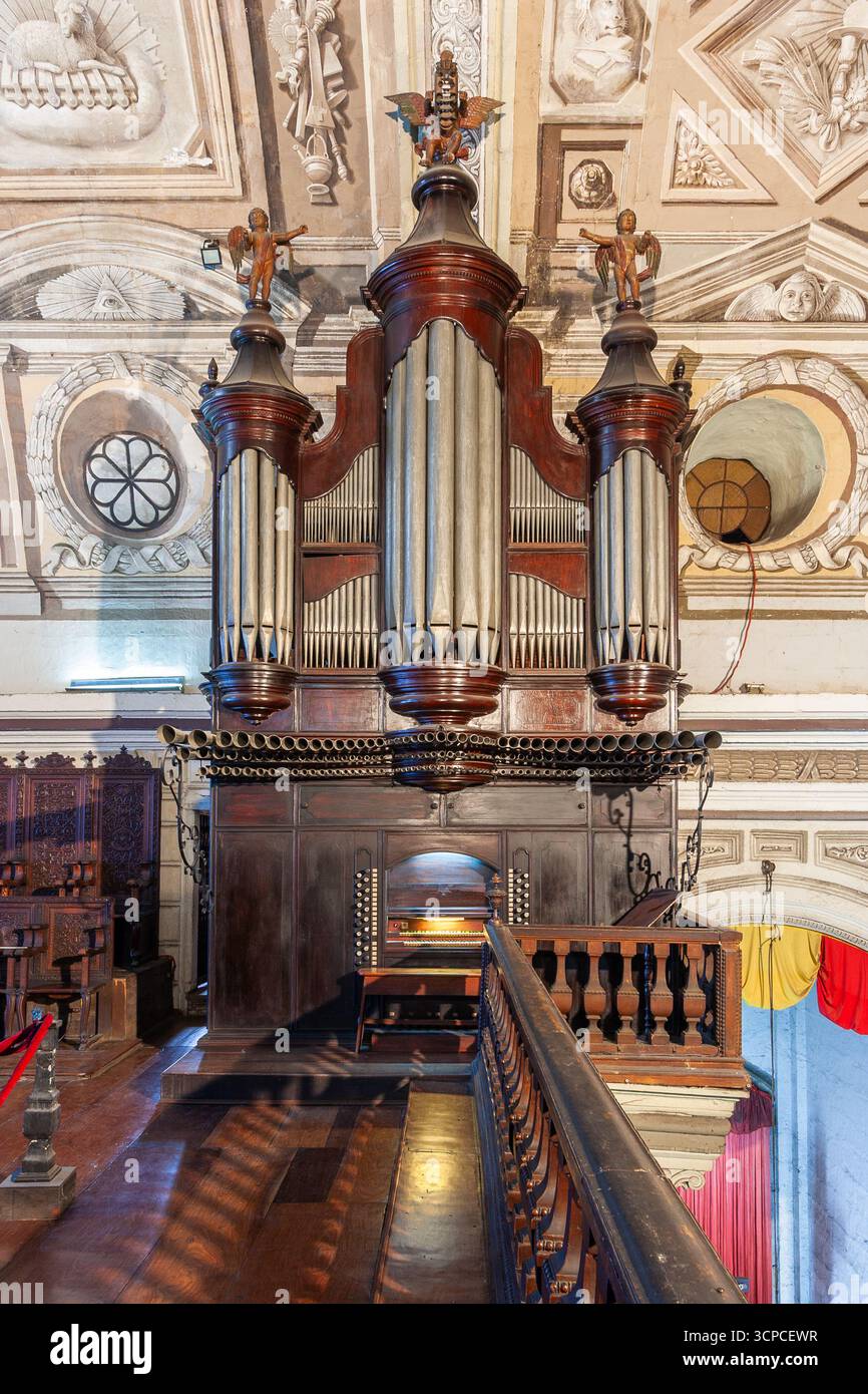 Lo storico organo a canne eoliche della chiesa di San Agustin, patrimonio dell'umanità dell'UNESCO a Intramuros, Manila, Filippine Foto Stock