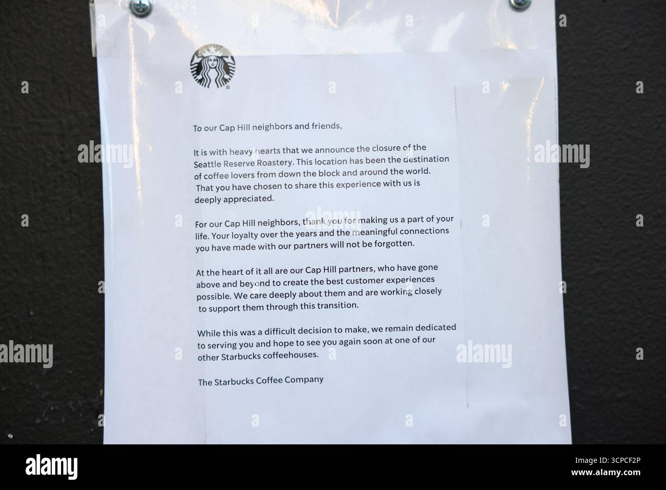 Seattle, USA, 25 settembre 2025. La Starbucks Reserve Roastery nel quartiere di Capitol Hill è chiusa definitivamente per sorprendere i clienti e il personale. Crediti: Alex Garland/Alamy Live News Foto Stock