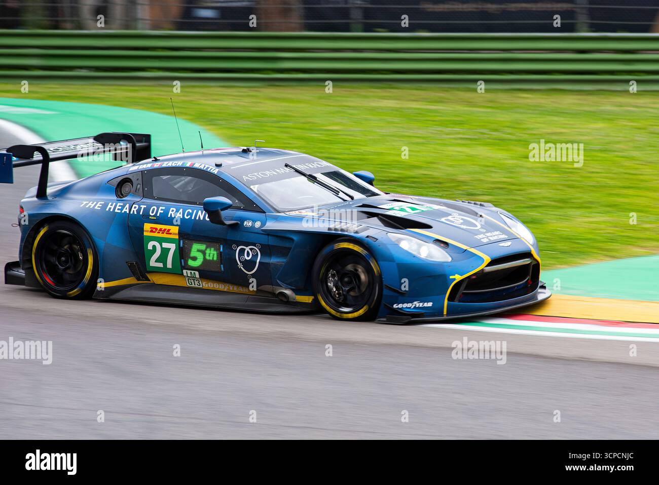 FIA World Endurance Championship Imola, prove libere venerdì 2025-04-18 Aston Martin LMGT3 alla curva alta variante. Foto Stock