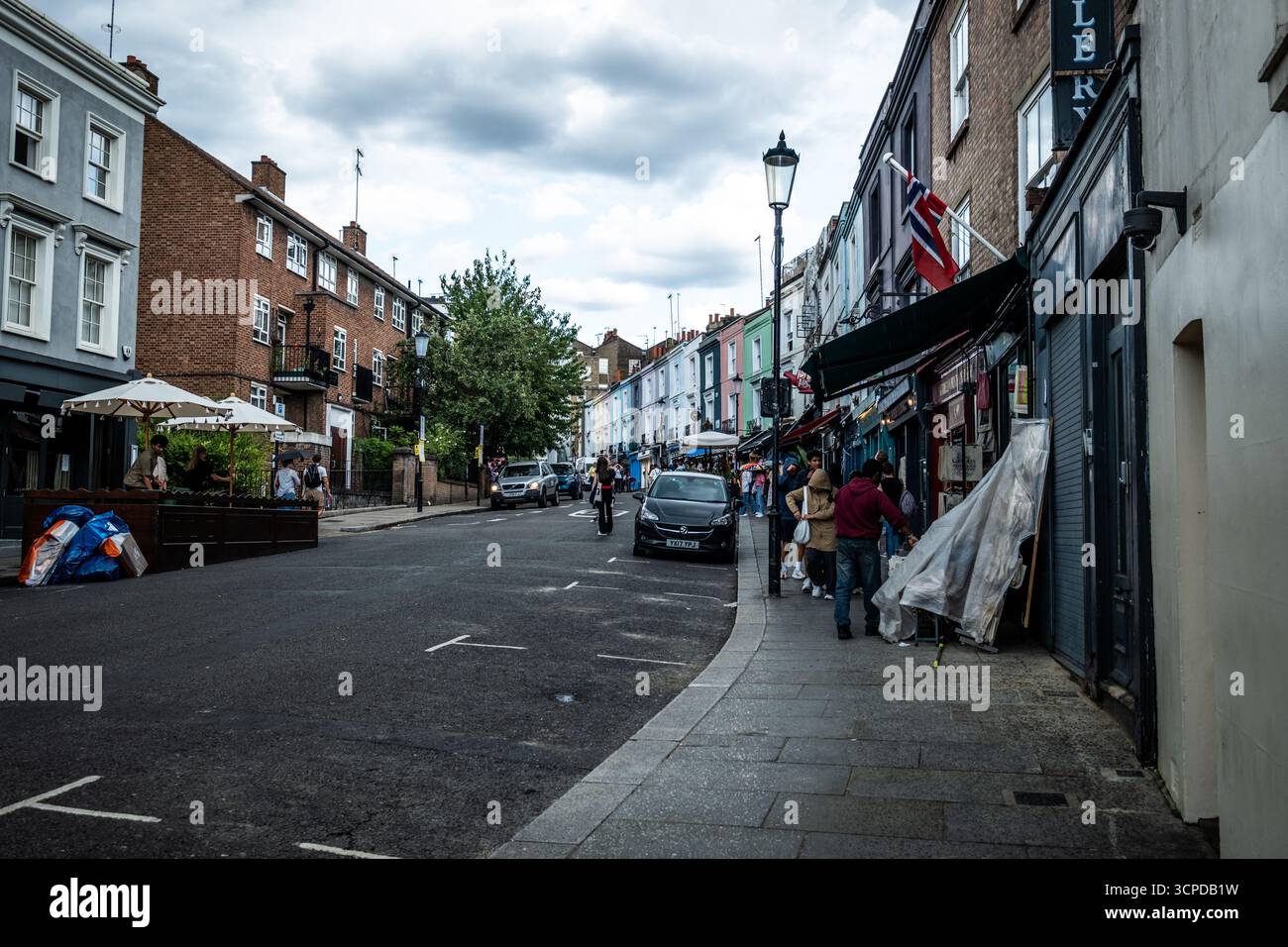 Notting Hill: Strade vivaci e vita urbana Foto Stock