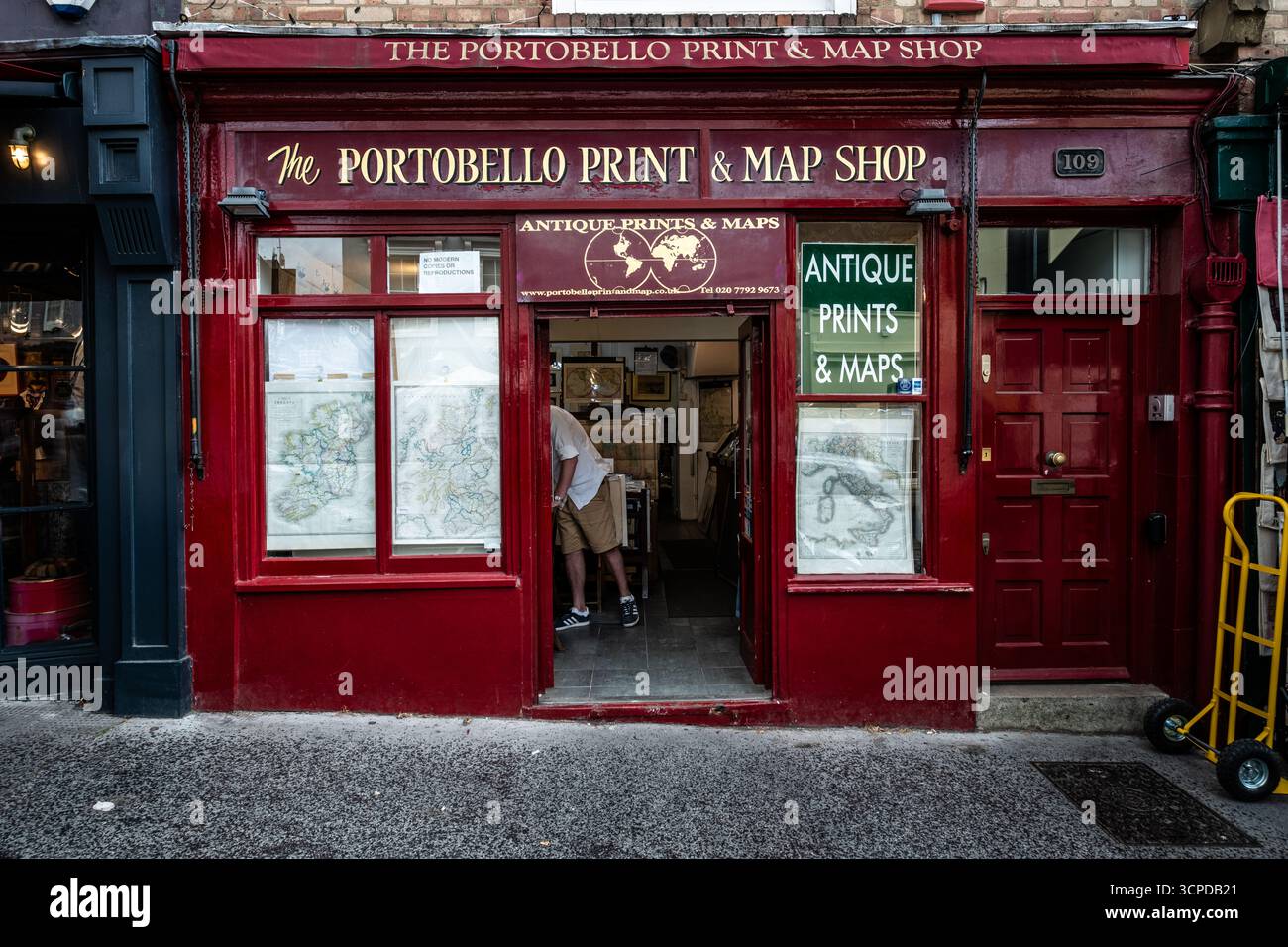 Notting Hill: Strade vivaci e vita urbana Foto Stock