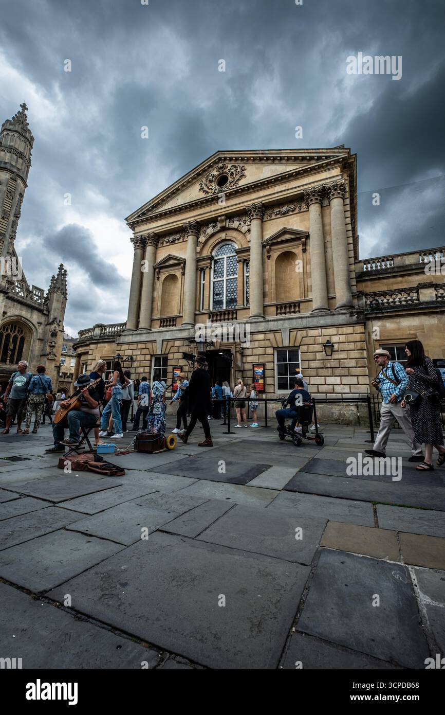 Vita urbana a Bath – strade, cultura. REGNO UNITO Foto Stock