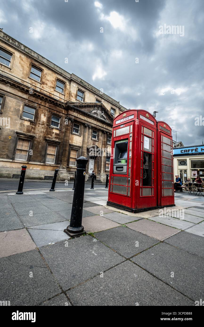 Vita urbana a Bath – strade, cultura. REGNO UNITO Foto Stock