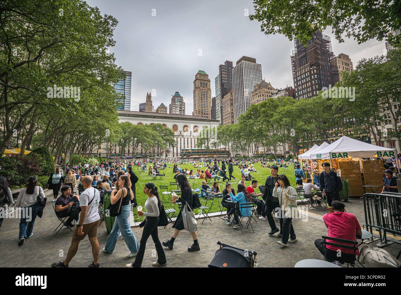 Persone che si rilassano nel Briant Park di New York Foto Stock
