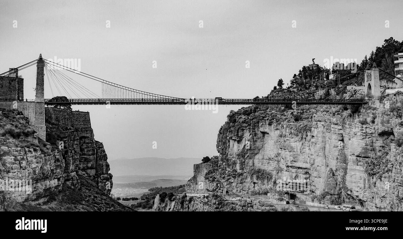 Ponte Sidi M'Cid a Constantine, Algeria – Ponte sospeso iconico sopra la gola del Rhumel Foto Stock