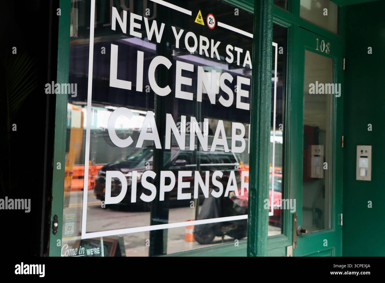 Green Klub Licensed Cannabis Dispensary in South Street al South Street Seaport nel centro di Manhattan, New York, settembre 2025 Foto Stock