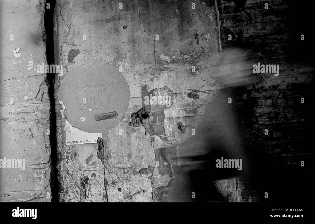 Germania, Berlino, 22 luglio 1993, ingresso al Kunsthof in Oranienburger Strasse, Projekt Kunsthof mbH (incluso Cafe Silberstein) Foto Stock