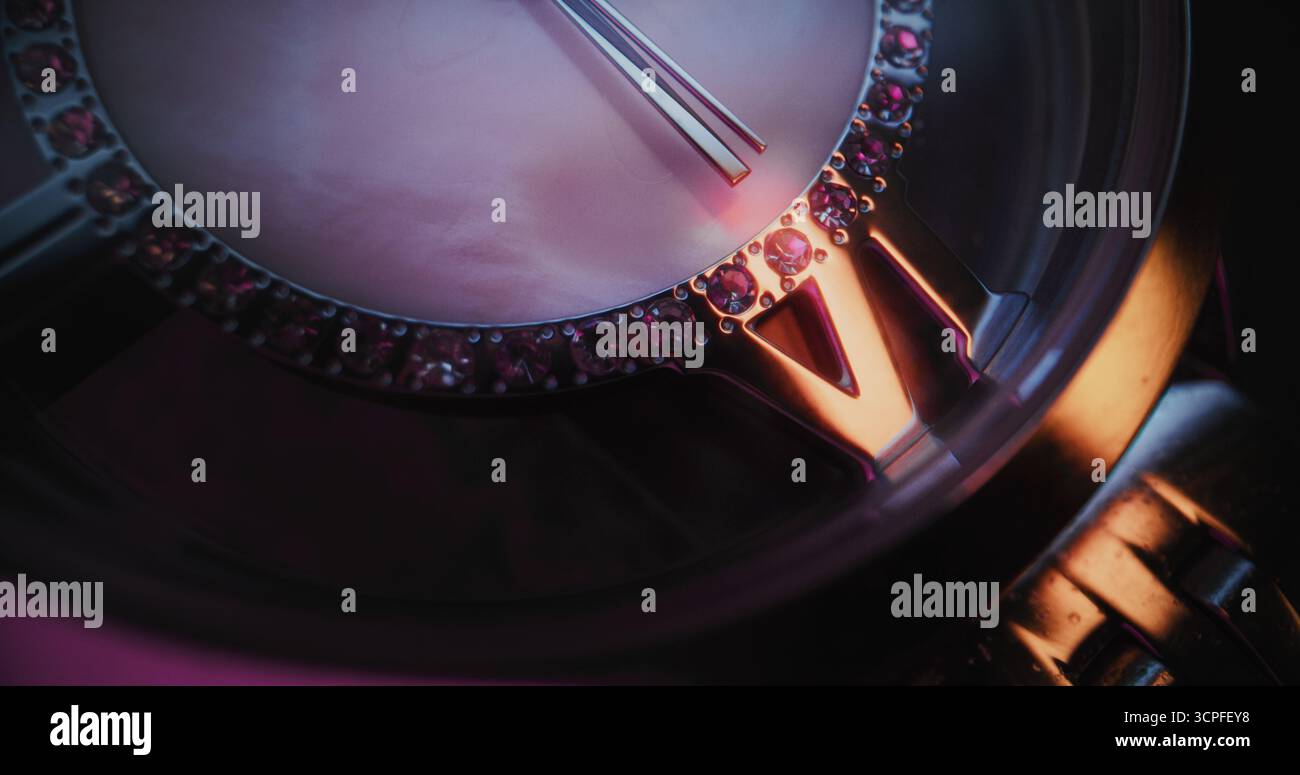 Elegante orologio da polso con lunetta in pietra preziosa e bracciale metallizzato in Macro Close Up Shot. Design di lusso che simboleggia la moda, la precisione, la puntualità e l'importanza simbolica del tempo nello stile di vita moderno. Foto Stock