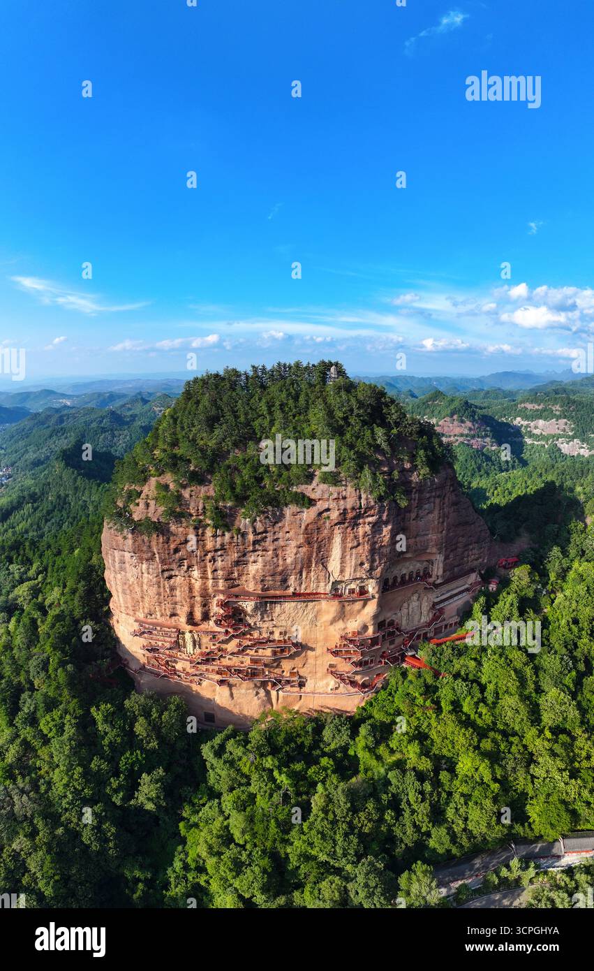 Grotte di Maijishan, patrimonio dell'umanità nella città di Tianshui, provincia di Gansu Foto Stock