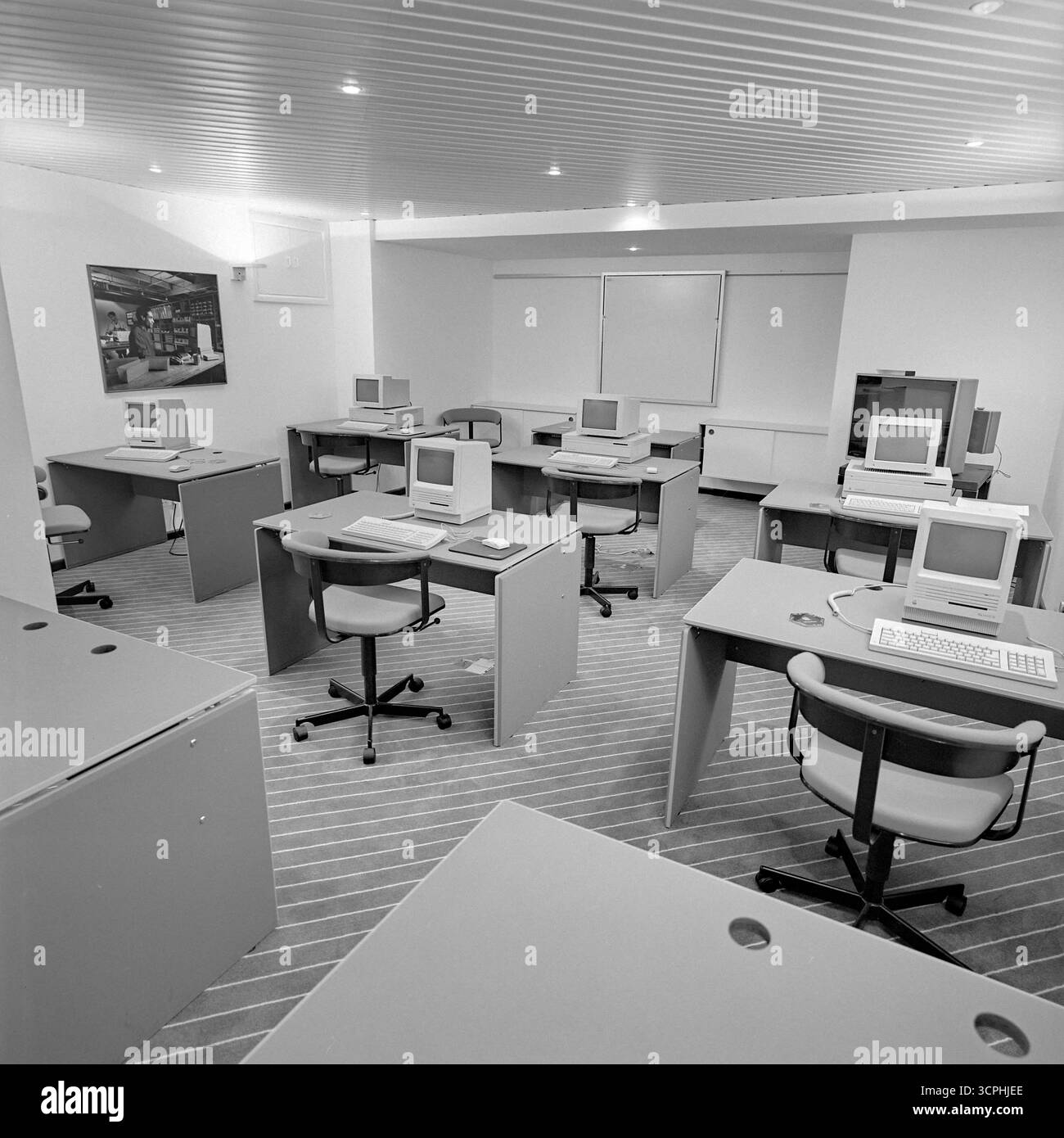 L'aula di formazione dell'Apple Centre, Knightsbridge, Londra. Agosto 1989. Foto Stock