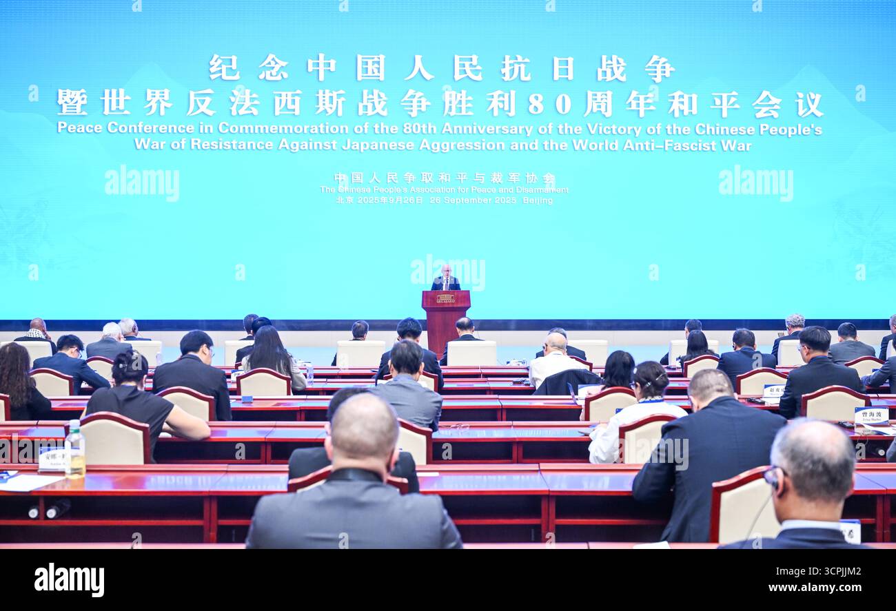 Pechino, Cina. 26 settembre 2025. L'ex presidente della Confederazione svizzera Ueli Maurer parla alla Conferenza di pace in commemorazione del 80° anniversario della Vittoria della Guerra Popolare Cinese di resistenza contro l'aggressione giapponese e la guerra antifascista mondiale a Pechino, capitale della Cina, il 26 settembre 2025. Crediti: Chen Yehua/Xinhua/Alamy Live News Foto Stock