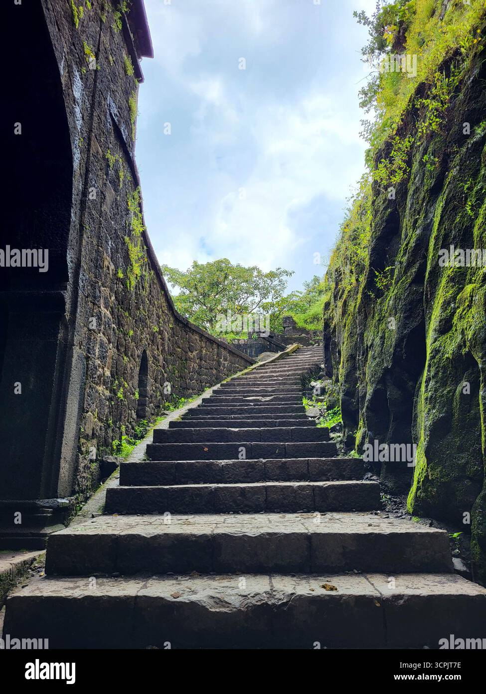 Scale del forte con vista sul cielo - Immagine stock catturata con smartphone