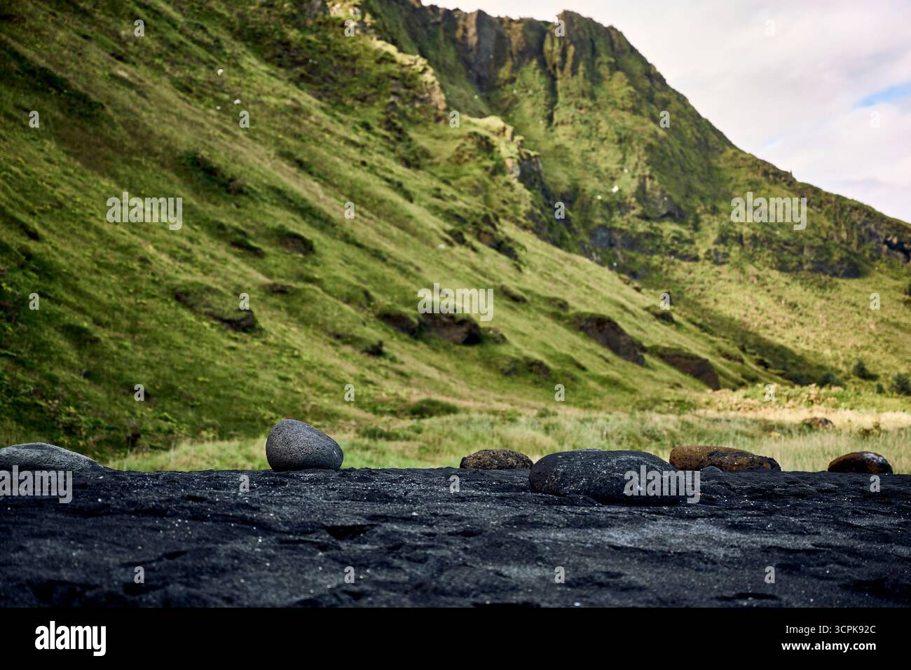 Spiaggia di sabbia nera Foto Stock