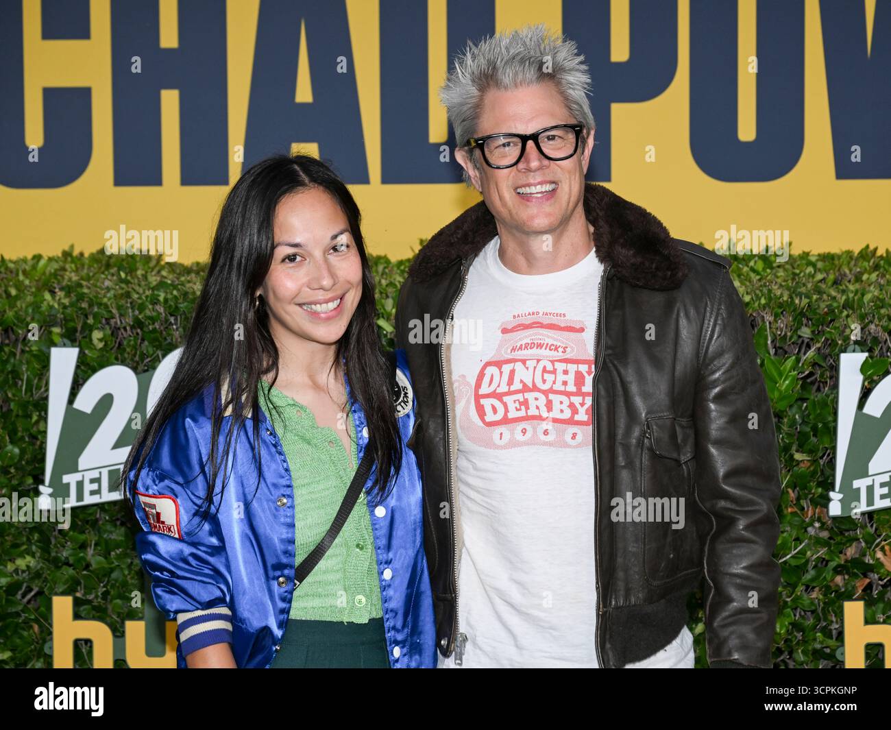 25 settembre 2025, Pasadena, California, USA: Direttore americano, la produttrice e sceneggiatrice EMILY TING e l'attore, produttore, sceneggiatore e interprete di stunt americano Johnny Knoxville partecipano alla prima mondiale di Huluâ€™s â œChad Powers, la Red Carpet. (Credit Image: © Billy Bennight/ZUMA Press Wire) SOLO PER USO EDITORIALE! Non per USO commerciale! Foto Stock