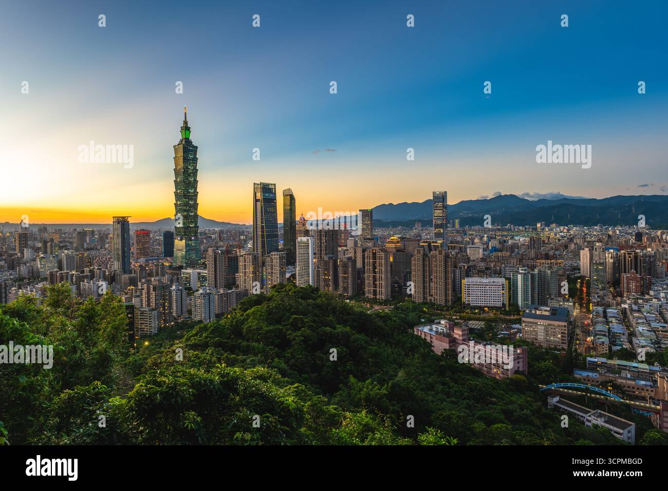 Scenario della città di Taipei, la capitale di Taiwan Foto Stock