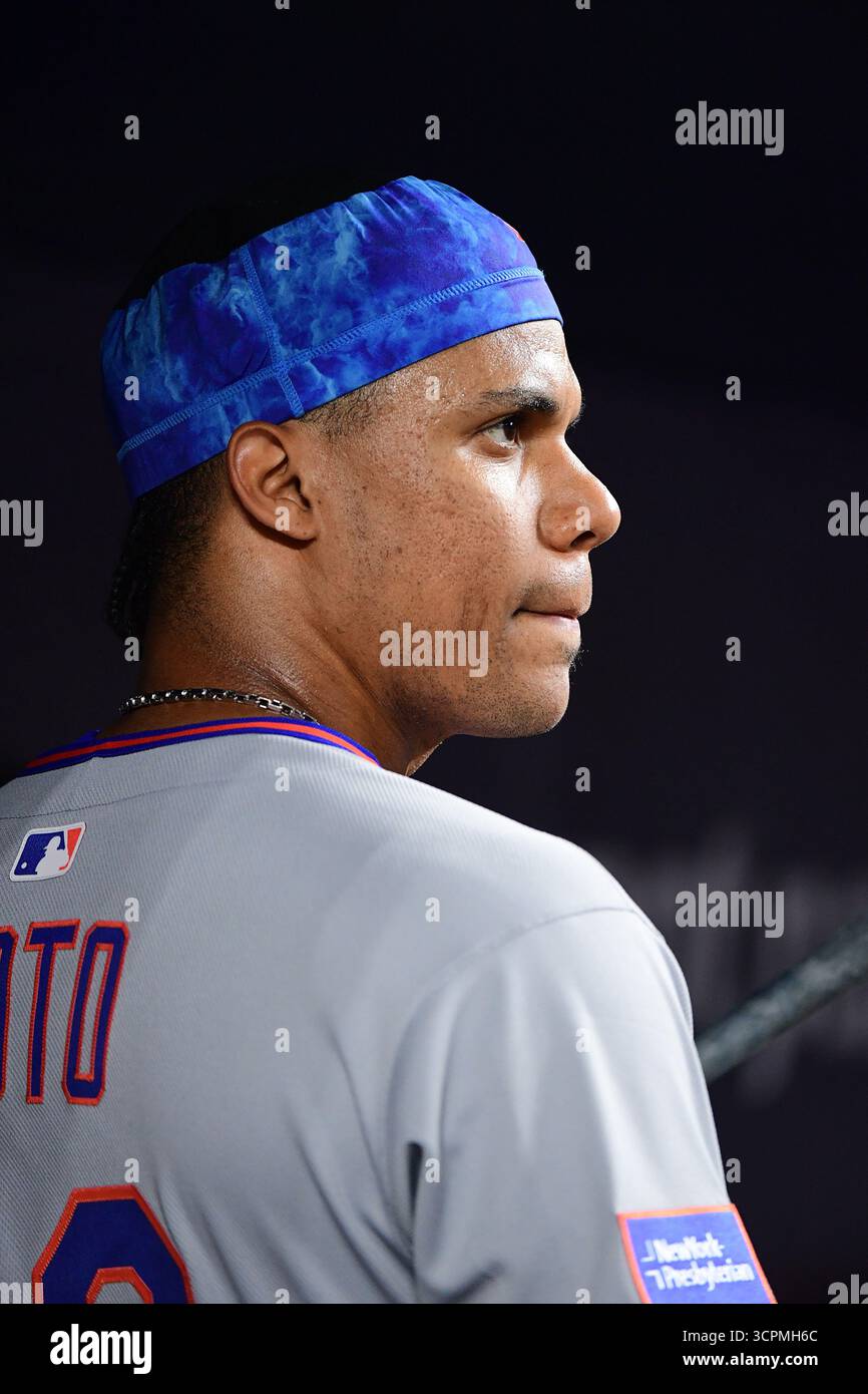Miami, Stati Uniti. 26 settembre 2025. I New York Mets hanno avuto il ruolo di difensore Juan Soto (22) nel dugout prima dell'inizio della partita al LoanDepot Park il 26 settembre 2025 a Miami, Florida. (Foto di JC Ruiz/Sipa USA) credito: SIPA USA/Alamy Live News Foto Stock