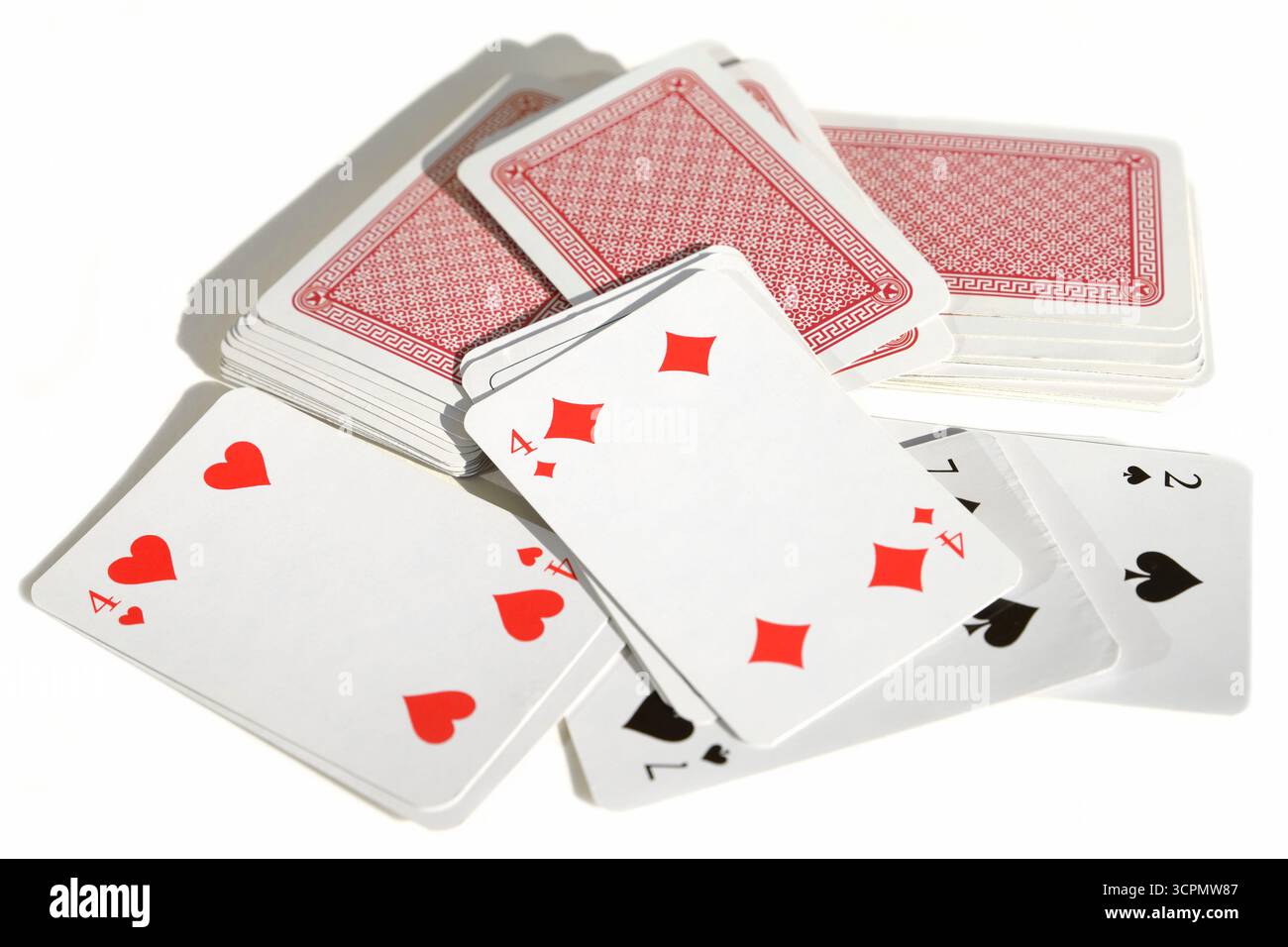 Carte da gioco su sfondo bianco Foto Stock