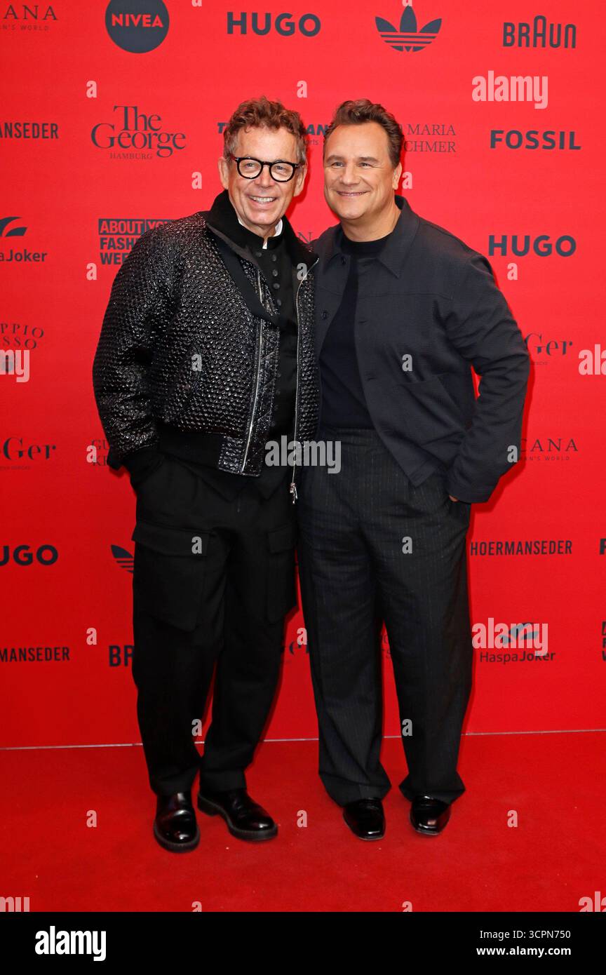 Frank Mutters e Guido Maria Kretschmer beim About You Fashion Ball 2025 auf dem Spielbudenplatz und Schmidts Tivoli. Amburgo, 26.09.2025 *** Frank Mutters e Guido Maria Kretschmer al About You Fashion Ball 2025 a Spielbudenplatz e Schmidts Tivoli Amburgo, 26 09 2025 foto:XC.xTamckex/xFuturexImagex aboutyou_5933 Foto Stock