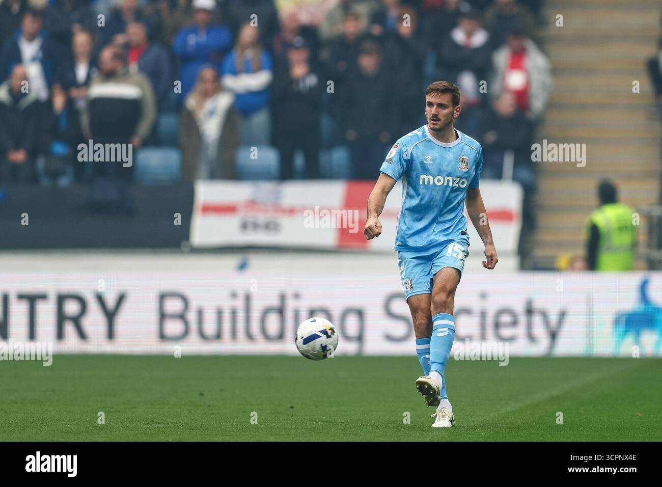 15, Liam Kitching di Coventry City in azione durante la partita del Campionato Sky Bet tra Coventry City e Birmingham City alla Coventry Building Society Arena di Coventry sabato 27 settembre 2025. (Foto: Stuart Leggett | mi News) crediti: MI News & Sport /Alamy Live News Foto Stock