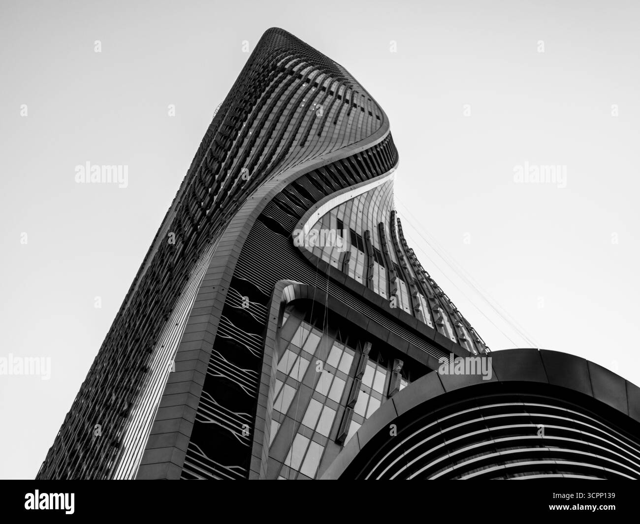 Foto architettonica in bianco e nero, foto astratta di un edificio moderno Foto Stock