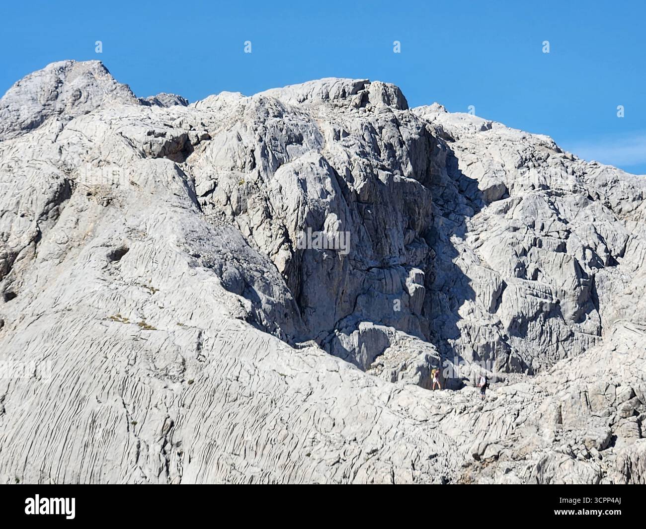 Sfrecciare lungo il percorso per Cabin Veronica nel Parco Nazionale Picos de Europa, Cantabria, Spagna Foto Stock