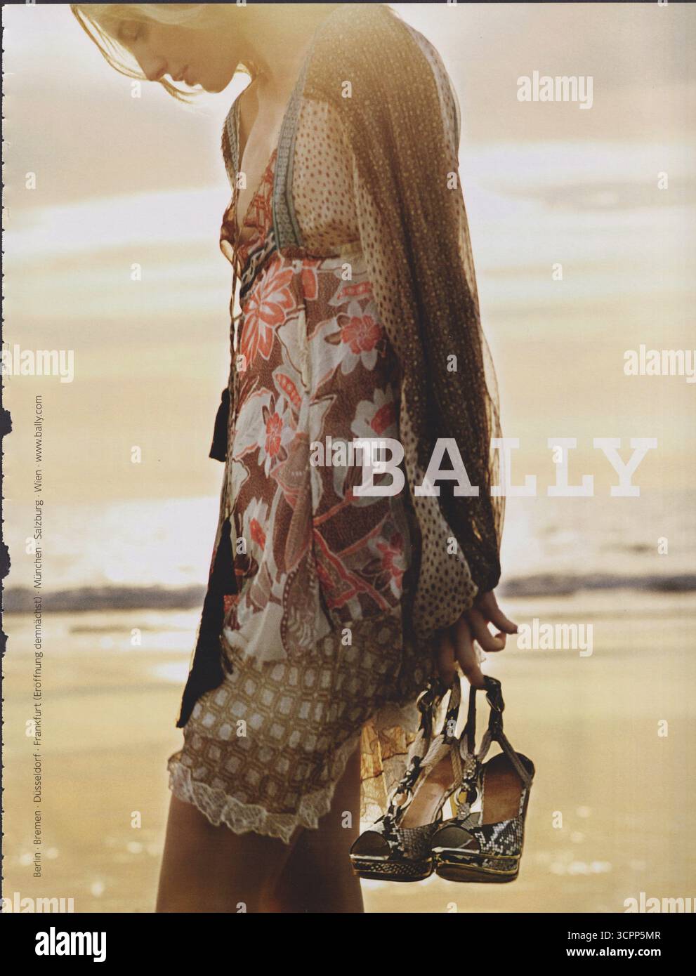 Poster pubblicitario casa di moda Bally su rivista cartacea da 2008 anni, pubblicità, pubblicità creativa Bally da 2000 anni Foto Stock