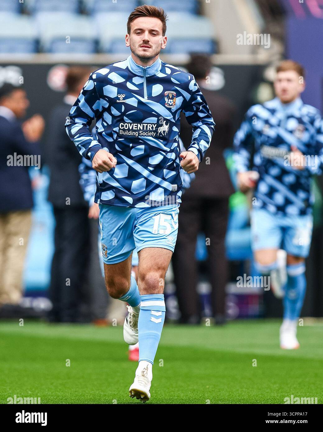15, Liam Kitching di Coventry City al Warm Up durante la partita del Campionato Sky Bet tra Coventry City e Birmingham City alla Coventry Building Society Arena, Coventry, sabato 27 settembre 2025. (Foto: Stuart Leggett | mi News) crediti: MI News & Sport /Alamy Live News Foto Stock