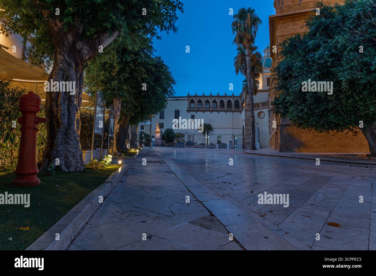 Via Mazara del Vallo all'ora blu Foto Stock