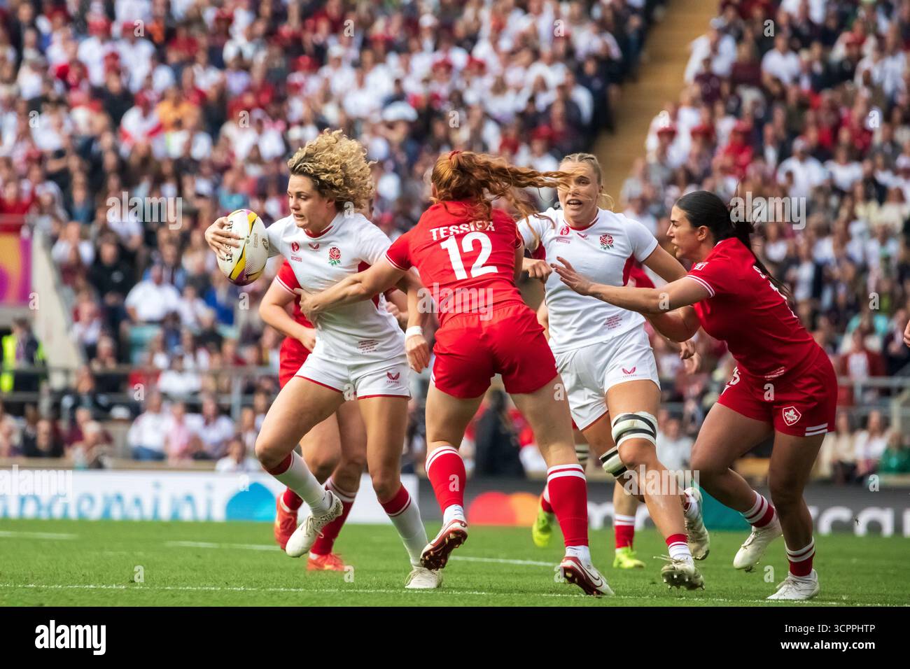 Londra, Regno Unito, 27 settembre 2025 il fullback inglese Ellie Kildunne si fa strada nella difesa canadese per segnare una meta nella finale della Coppa del mondo di rugby femminile Allianz Stadium, Twickenham, Londra, Regno Unito. Alex Williams / Alamy Live News Foto Stock