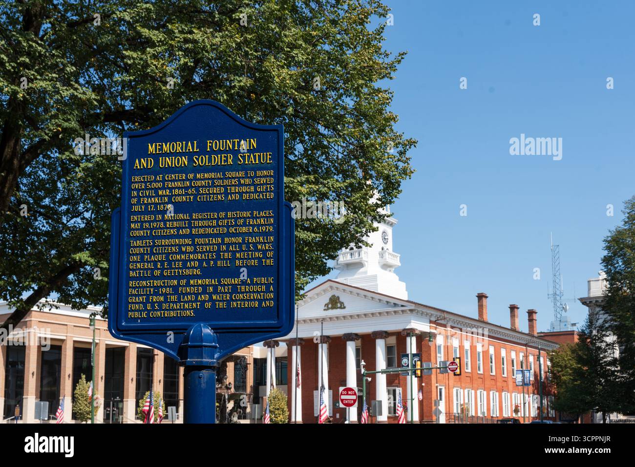 Chambersburg, Pennsylvania, Stati Uniti d'America - 20 settembre 2025: Uno dei numerosi monumenti storici nella Memorial Square della città della Pennsylvania nella contea di Franklin. Foto Stock