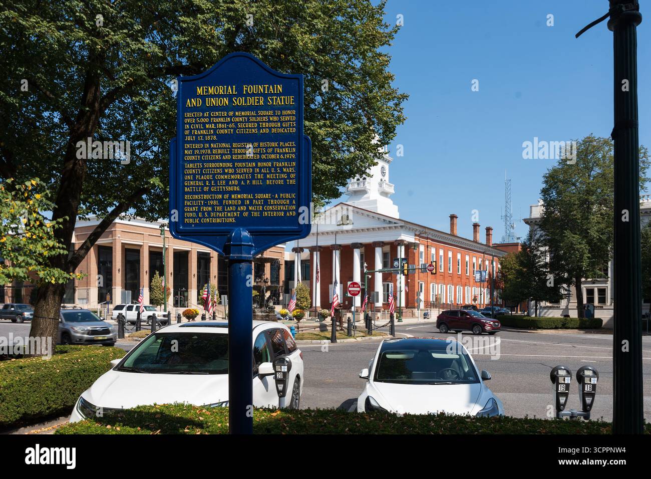 Chambersburg, Pennsylvania, Stati Uniti d'America - 20 settembre 2025: Uno dei numerosi monumenti storici nella Memorial Square della città della Pennsylvania nella contea di Franklin. Foto Stock