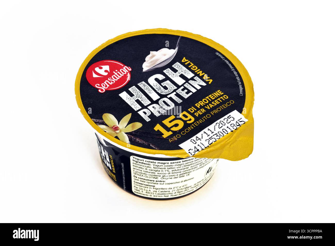 Yogurt ad alta proteina Carrefour, aroma di vaniglia con 15 grammi di proteine. Etichetta del supermercato Foto Stock