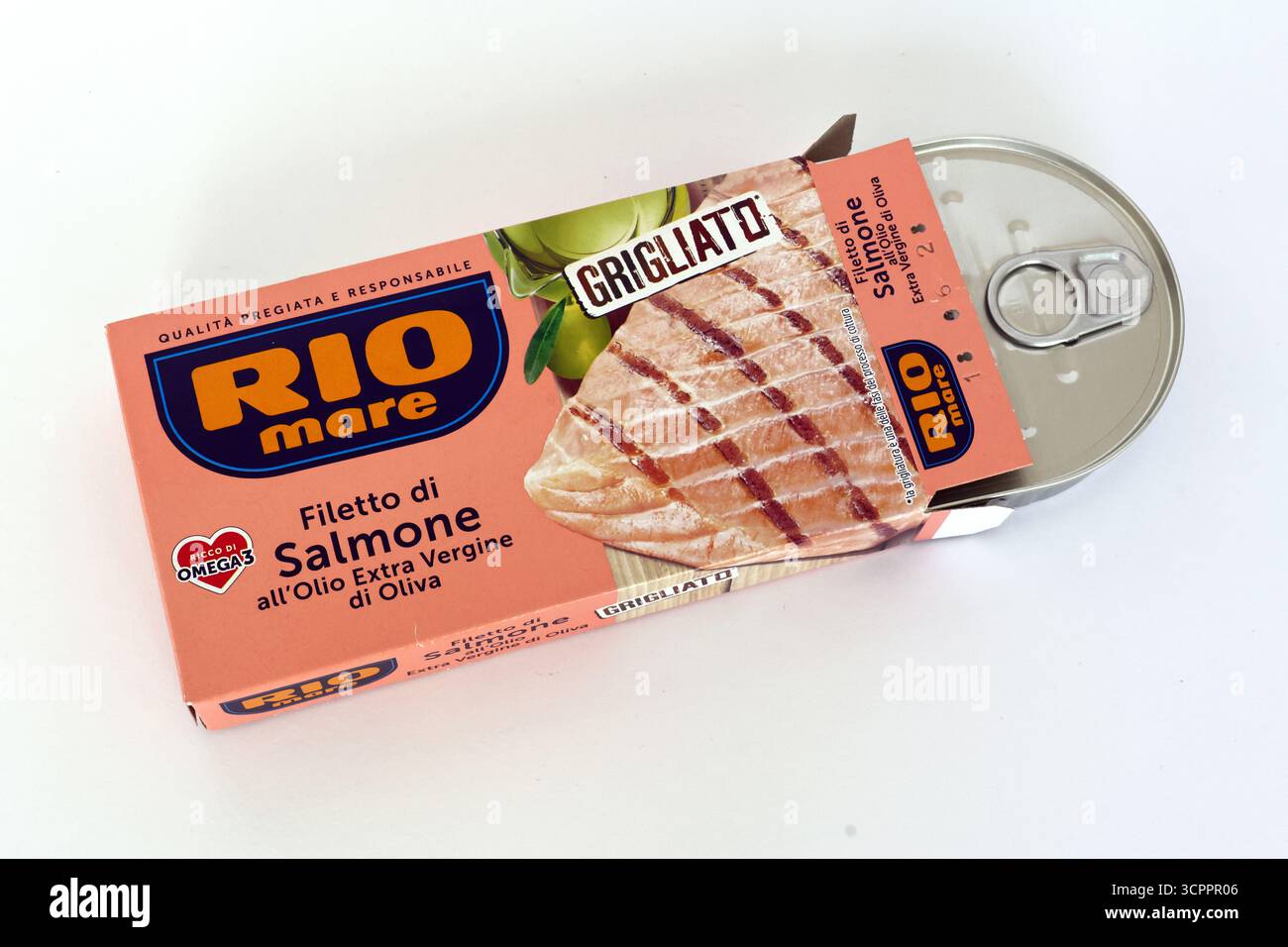 Filetto di salmone alla griglia Rio Mare con olio extra vergine di oliva Foto Stock