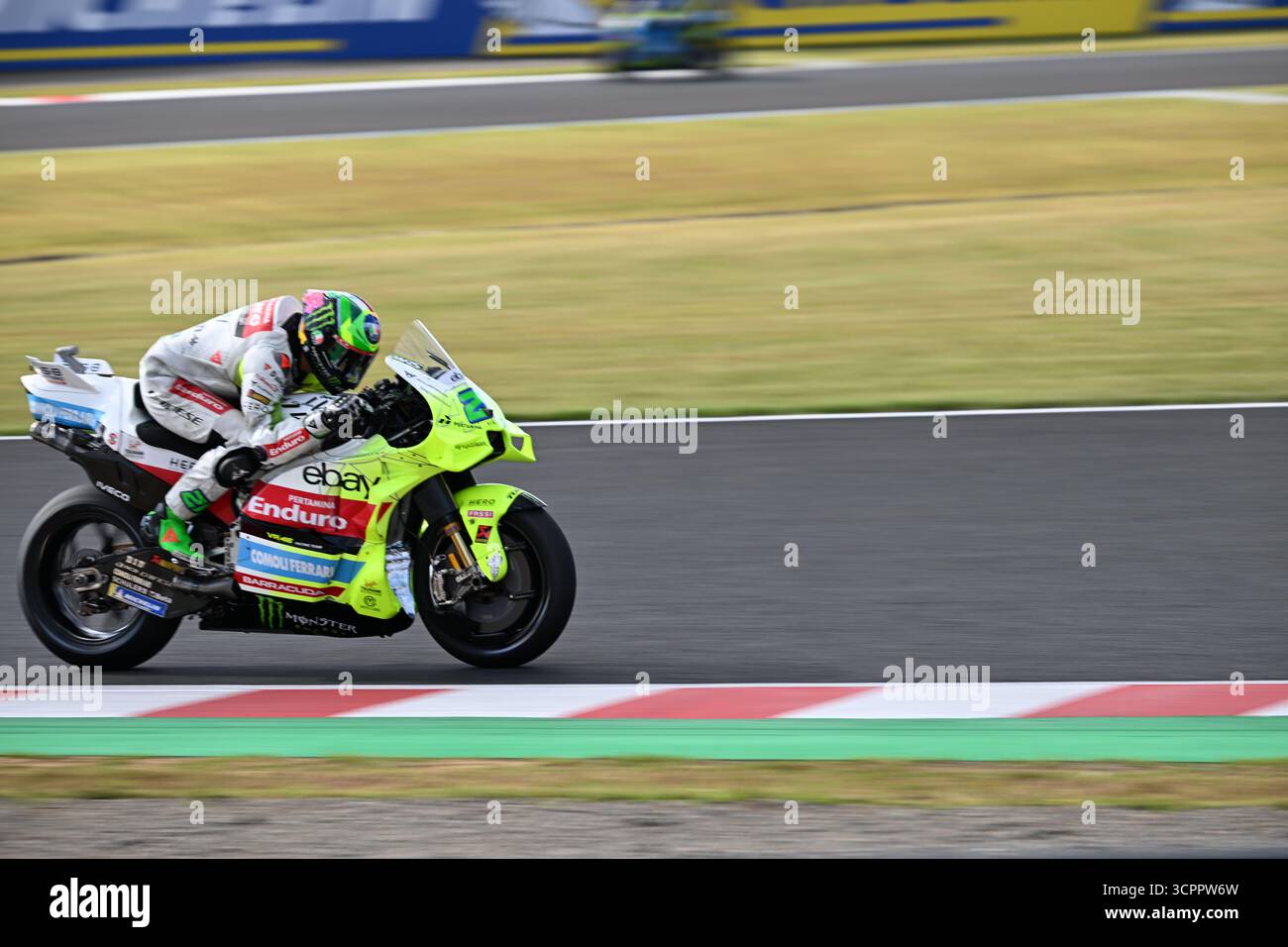 Motegi, Giappone. 27 settembre 2025. I piloti di PERTAMINA VR40 Fabio di Giannantonio e Franco Morbidelli in azione nella gara Sprint tenutasi a Mobility Resort Motegi della MotoGP Japan 2025. Credito: Ranjith Kumar/Alamy notizie dal vivo Foto Stock