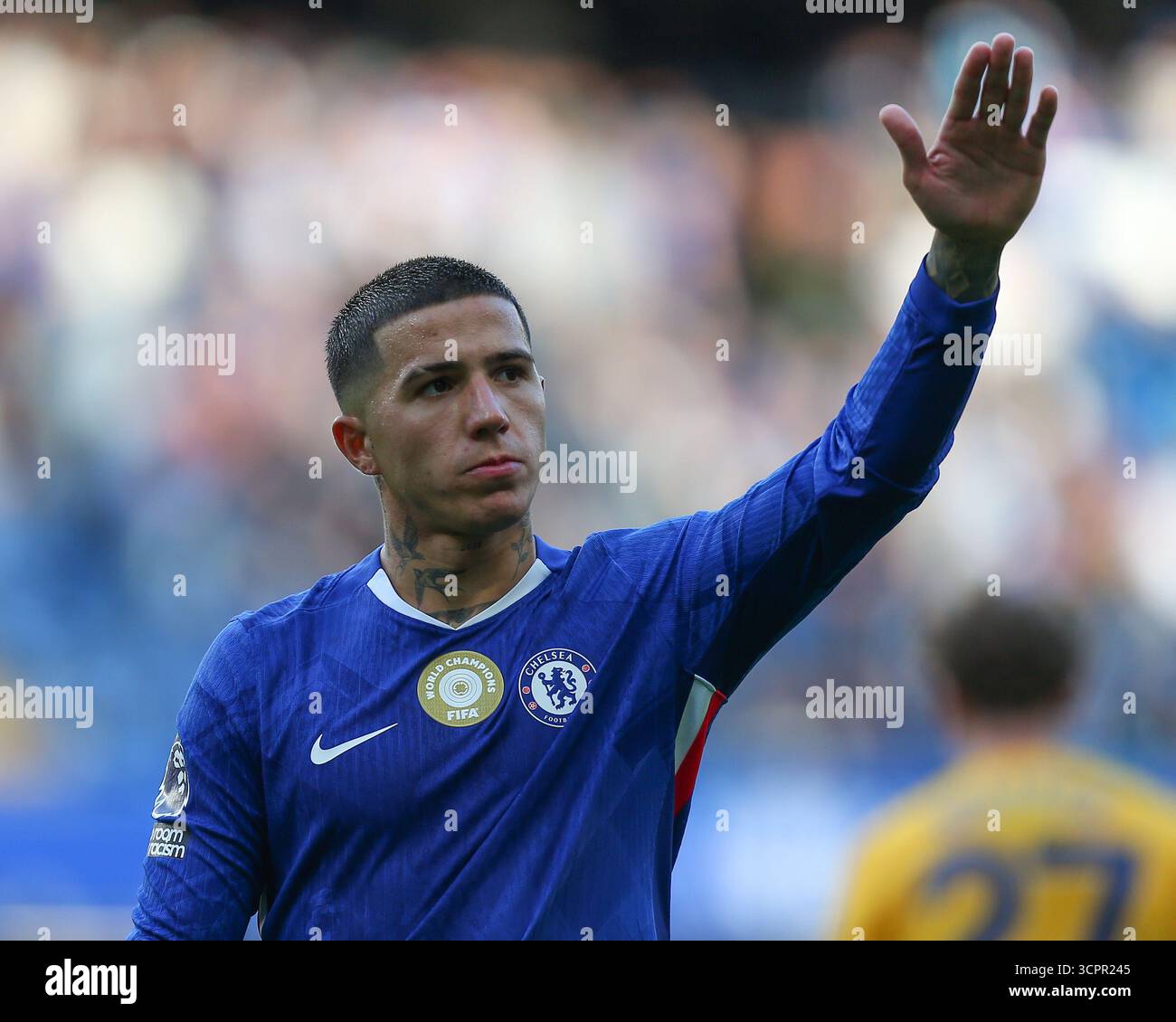 Londra, Regno Unito. 27 settembre 2025. Londra, Inghilterra, settembre 27 2025: Enzo Fernandez (8 Chelsea) a tempo pieno nella partita di Premier League tra Chelsea e Brighton & Hove Albion allo Stamford Bridge di Londra, Inghilterra. (Foto di Jay Patel/Sports Press Photo/SPP) credito: SPP Sport Press Photo. /Alamy Live News Foto Stock