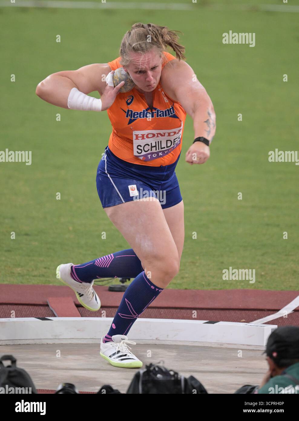 Jessica Schilder dei Paesi Bassi gareggia nel tiro femminile messo ai Campionati mondiali di atletica leggera di Tokyo 2025 allo Stadio Nazionale il 12 Foto Stock