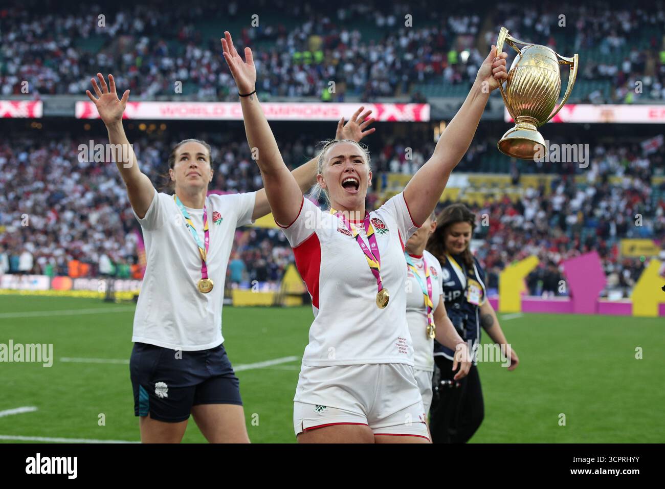 LONDRA, Regno Unito - 27 settembre 2025: L'Inghilterra Rosie Galligan festeggia con il trofeo dopo la finale della Coppa del mondo di rugby femminile tra Canada e Inghilterra all'Allianz Stadium (credito: Craig Mercer/ Alamy Live News) Foto Stock